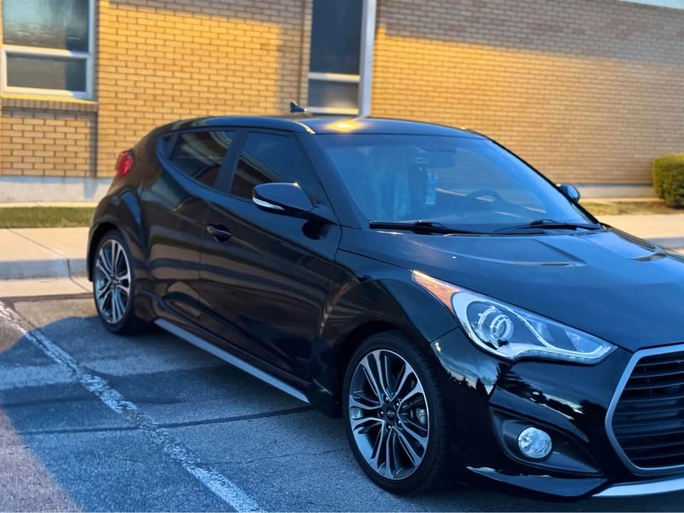 2017 Hyundai Veloster - Image 2 of 8