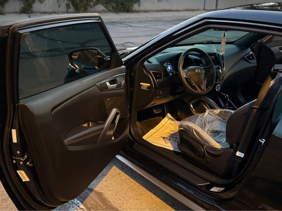 2017 Hyundai Veloster - Image 7 of 8