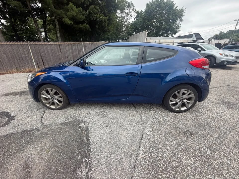 2017 Hyundai Veloster - Image 8 of 11