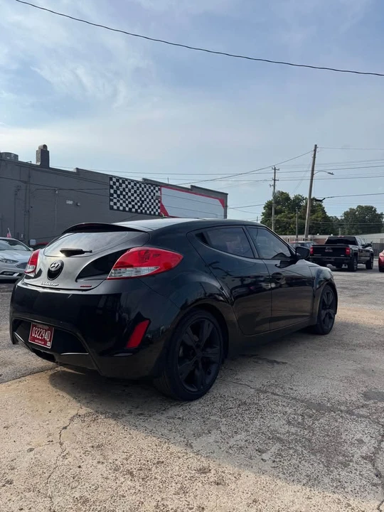 2017 Hyundai Veloster - Image 4 of 8