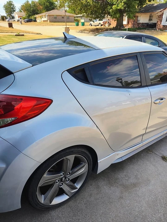 2017 Hyundai Veloster - Image 2 of 5