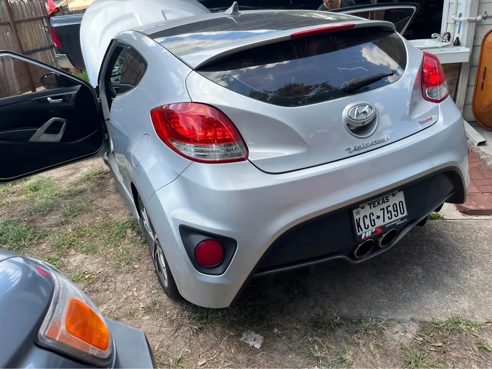 2017 Hyundai Veloster - Image 4 of 10