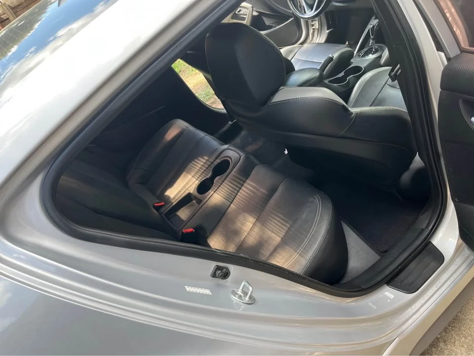 2017 Hyundai Veloster - Image 7 of 10