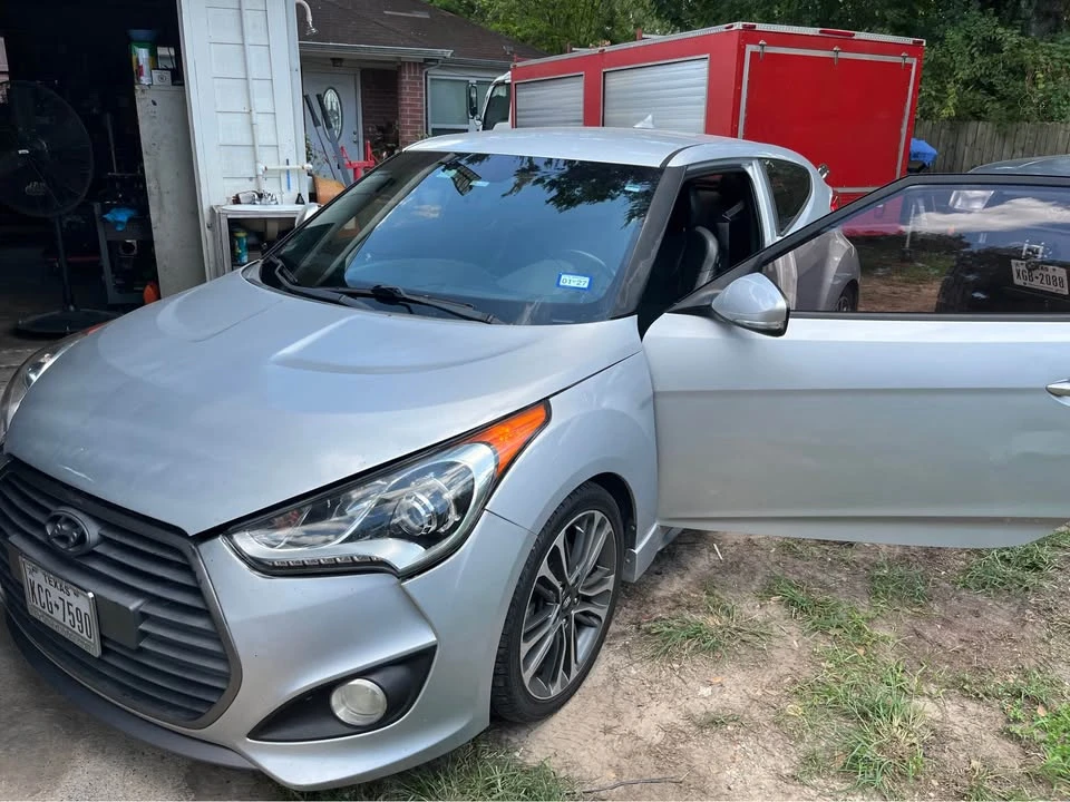 2017 Hyundai Veloster - Image 2 of 10