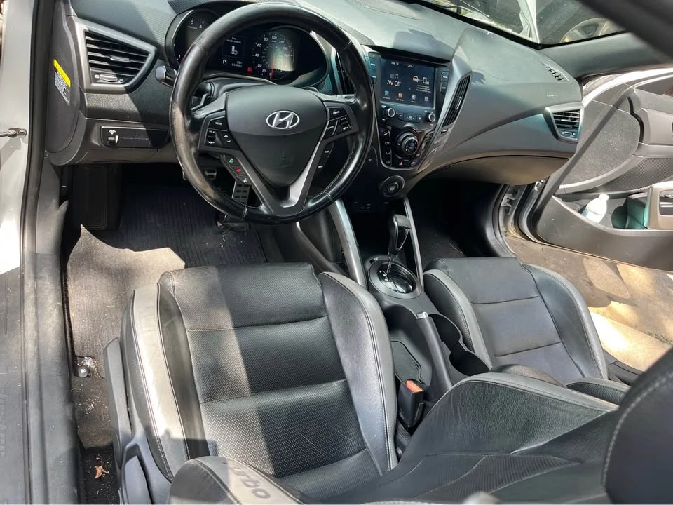 2017 Hyundai Veloster - Image 9 of 10