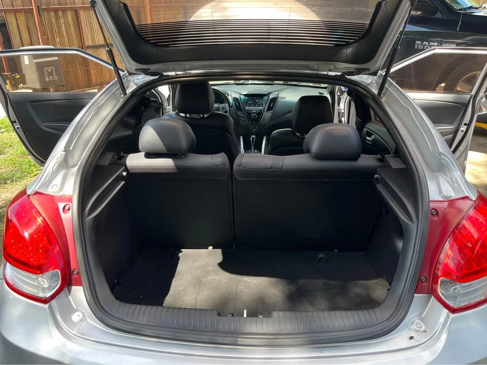 2017 Hyundai Veloster - Image 8 of 10