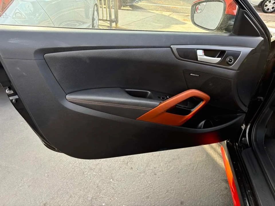 2017 Hyundai Veloster - Image 13 of 20