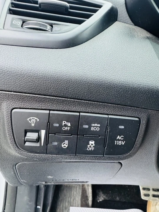 2017 Hyundai Veloster - Image 16 of 20
