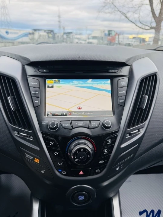 2017 Hyundai Veloster - Image 18 of 20