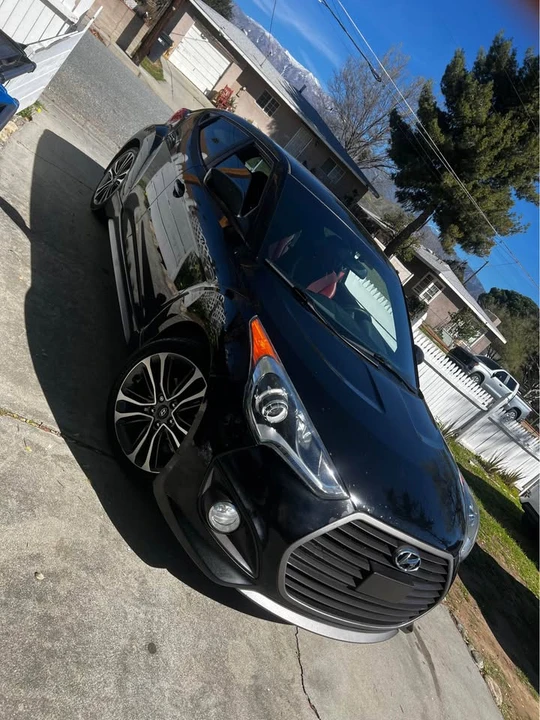 2017 Hyundai Veloster - Image 2 of 17