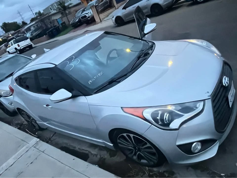 2017 Hyundai Veloster - Image 8 of 19