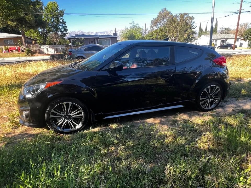 2017 Hyundai Veloster - Image 2 of 16