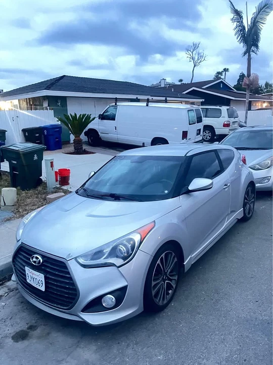 2017 Hyundai Veloster - Image 2 of 19