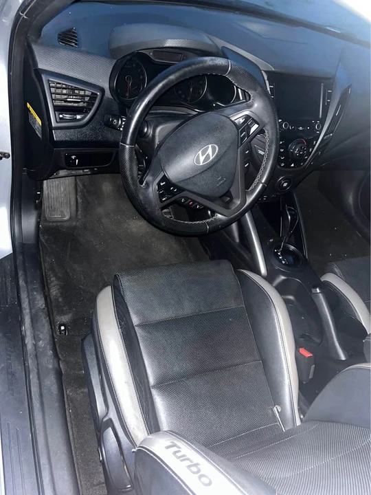 2017 Hyundai Veloster - Image 16 of 19