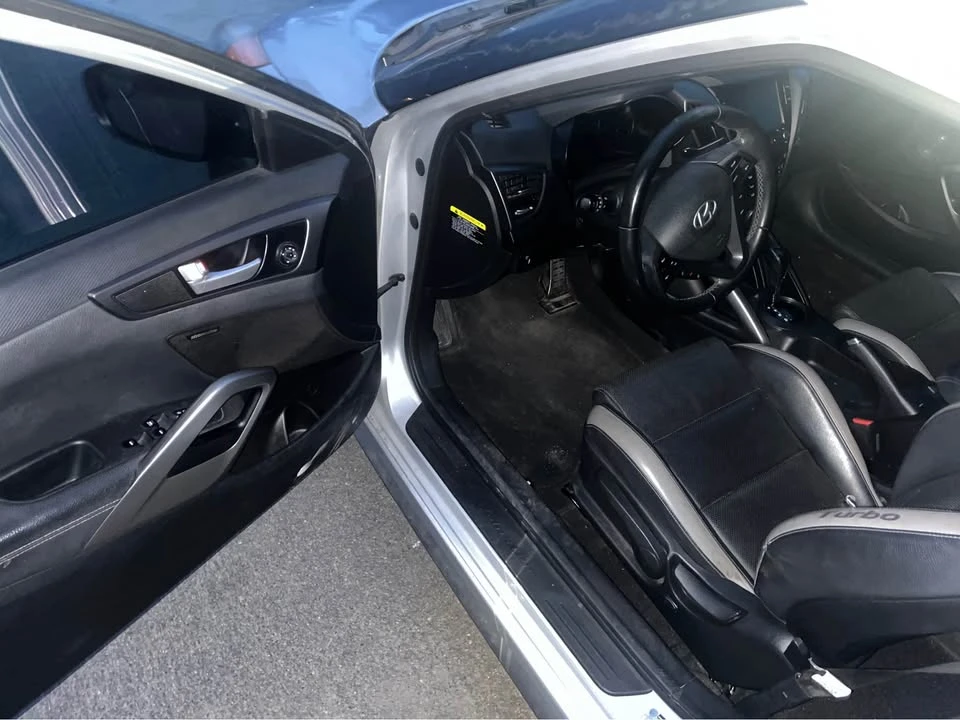 2017 Hyundai Veloster - Image 17 of 19
