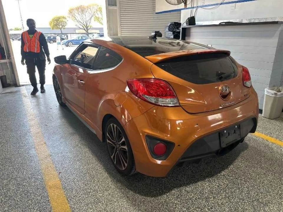 2017 Hyundai Veloster - Image 2 of 5