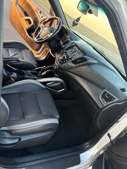 2017 Hyundai Veloster - Image 8 of 19