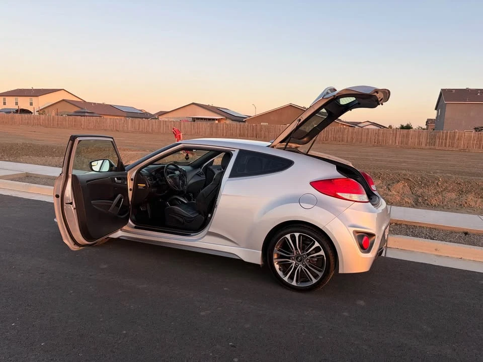 2017 Hyundai Veloster - Image 4 of 19