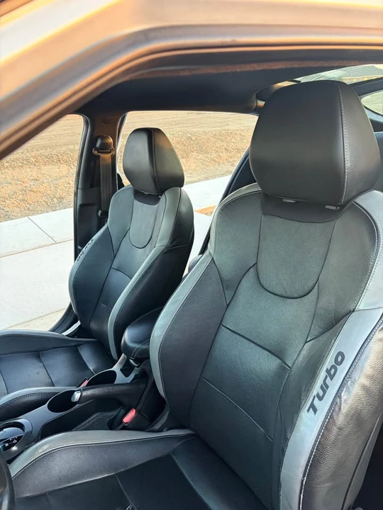 2017 Hyundai Veloster - Image 2 of 19