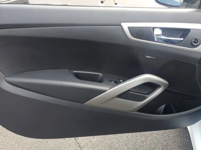 2017 Hyundai Veloster - Image 10 of 16