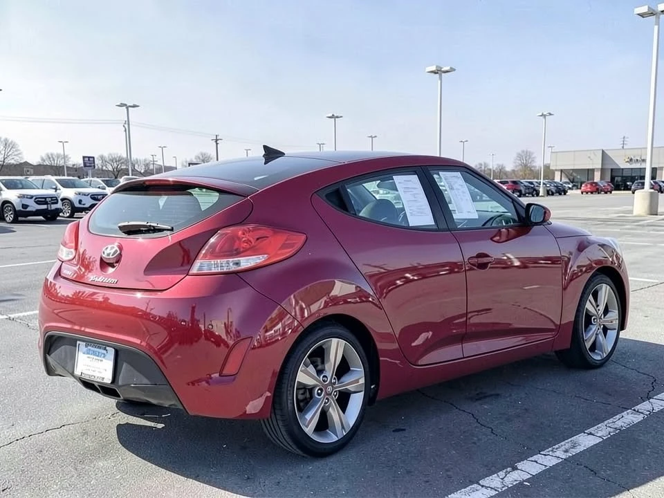 2017 Hyundai Veloster - Image 2 of 20