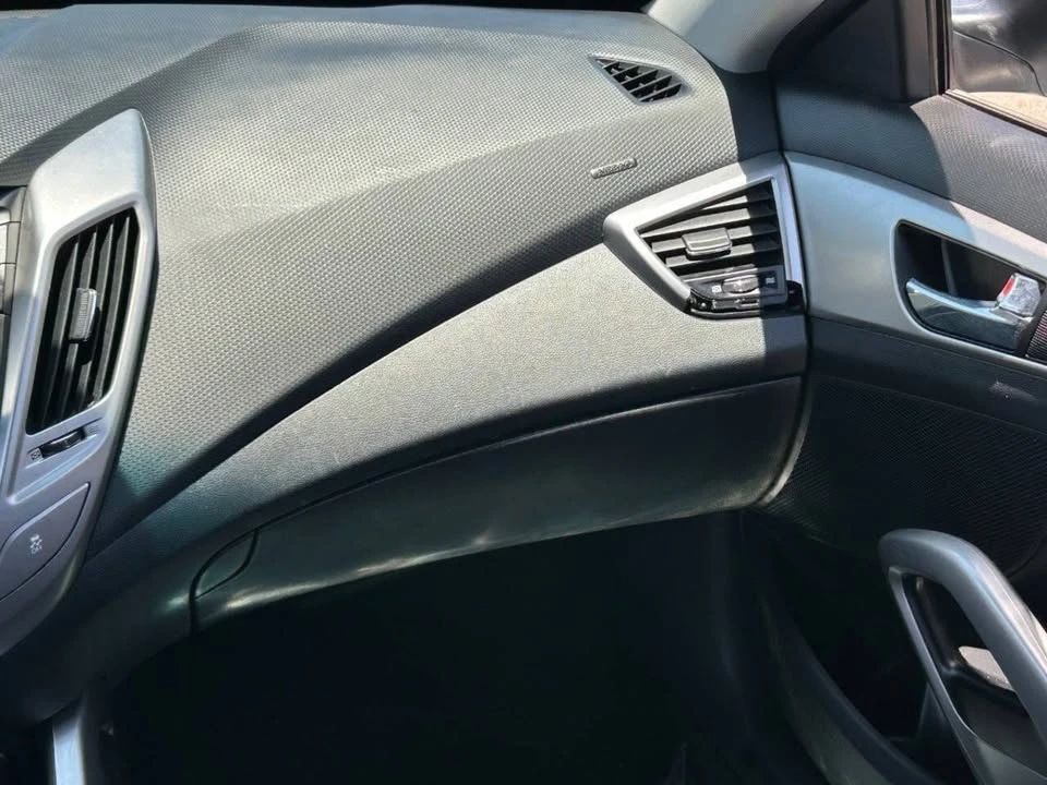 2017 Hyundai Veloster - Image 19 of 20