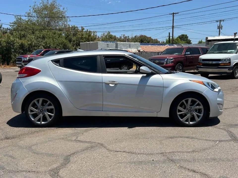 2017 Hyundai Veloster - Image 2 of 20