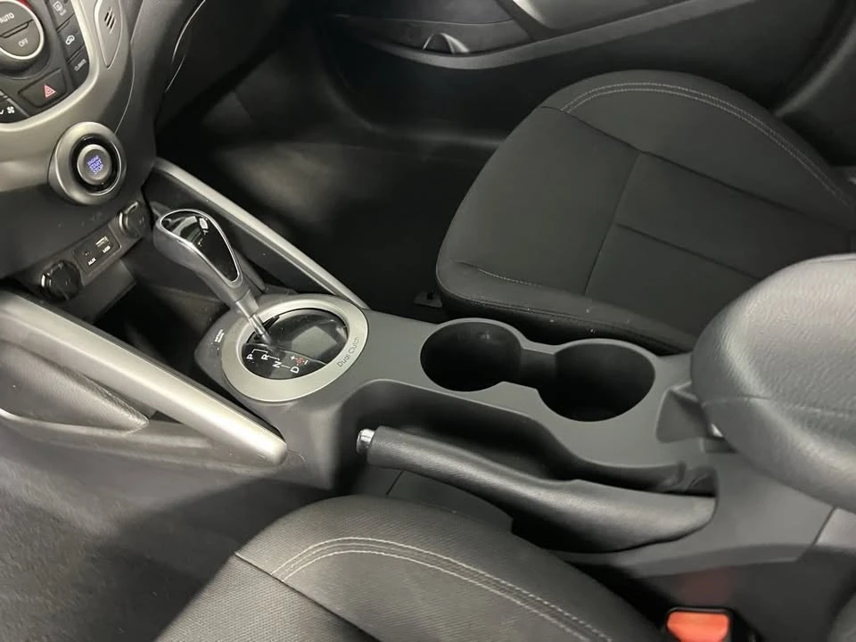 2017 Hyundai Veloster - Image 11 of 13