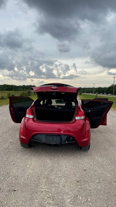 2017 Hyundai Veloster - Image 22 of 24