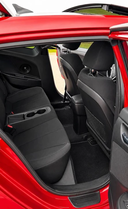 2017 Hyundai Veloster - Image 10 of 24