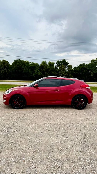 2017 Hyundai Veloster - Image 2 of 24
