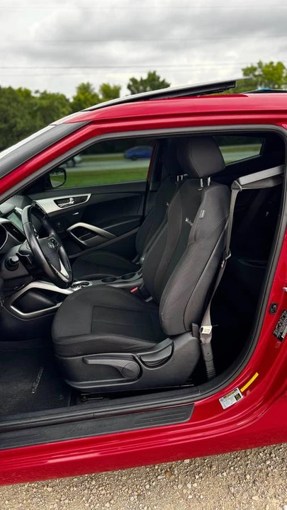 2017 Hyundai Veloster - Image 18 of 24