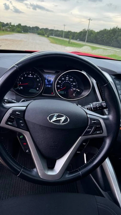 2017 Hyundai Veloster - Image 17 of 24