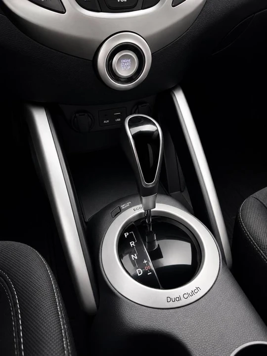 2017 Hyundai Veloster - Image 9 of 24