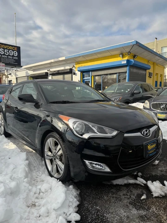 2017 Hyundai Veloster - Image 2 of 5