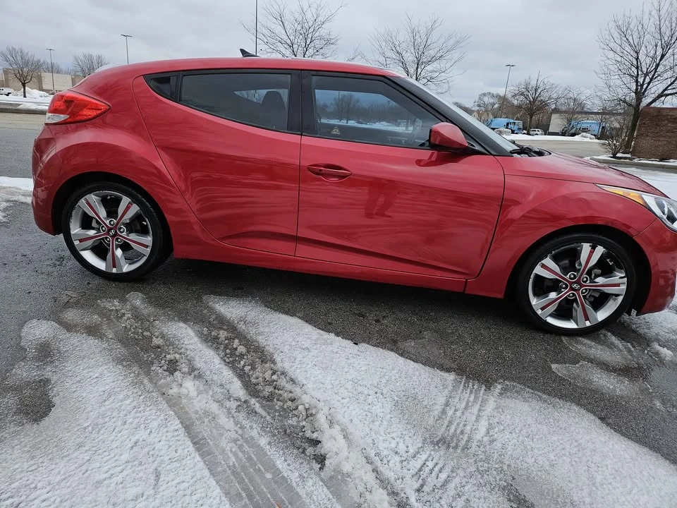 2017 Hyundai Veloster - Image 2 of 17
