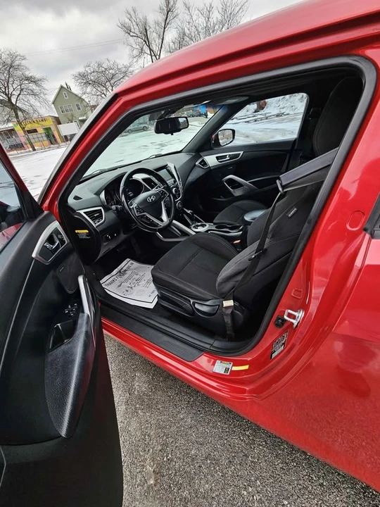 2017 Hyundai Veloster - Image 13 of 17