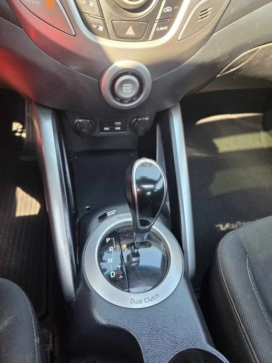 2017 Hyundai Veloster - Image 10 of 17