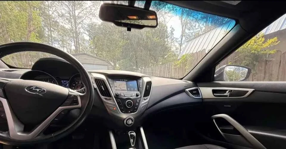 2017 Hyundai Veloster - Image 8 of 10