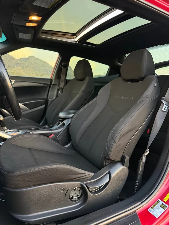 2017 Hyundai Veloster - Image 7 of 9