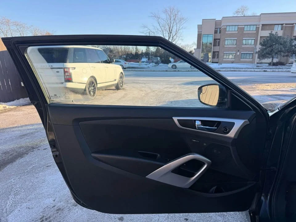 2017 Hyundai Veloster - Image 19 of 20