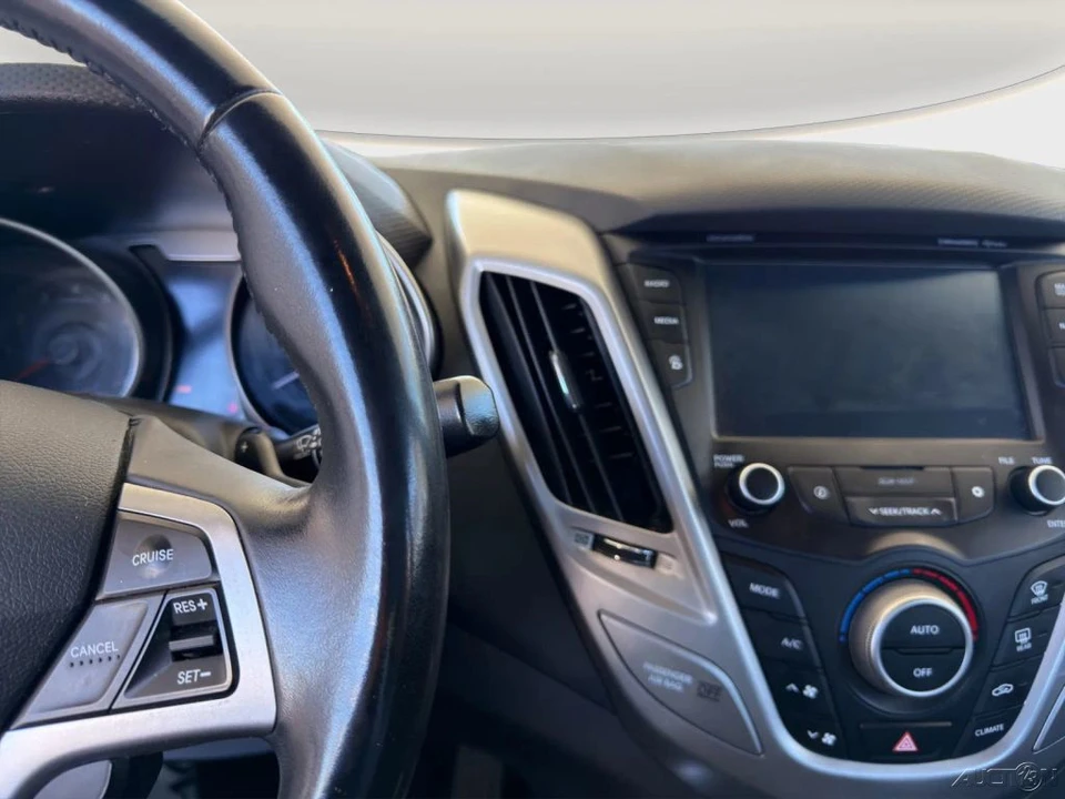 2017 Hyundai Veloster - Image 14 of 21