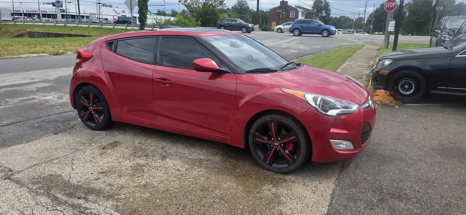 2017 Hyundai Veloster - Image 2 of 5