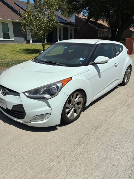 2017 Hyundai Veloster - Image 2 of 6
