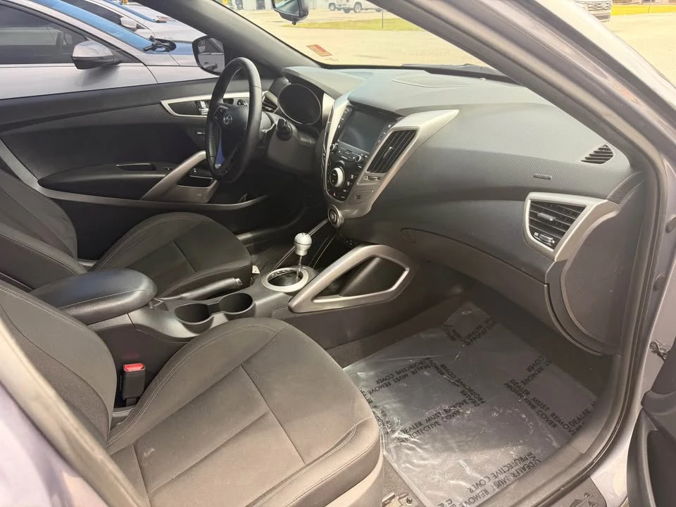 2017 Hyundai Veloster - Image 8 of 10