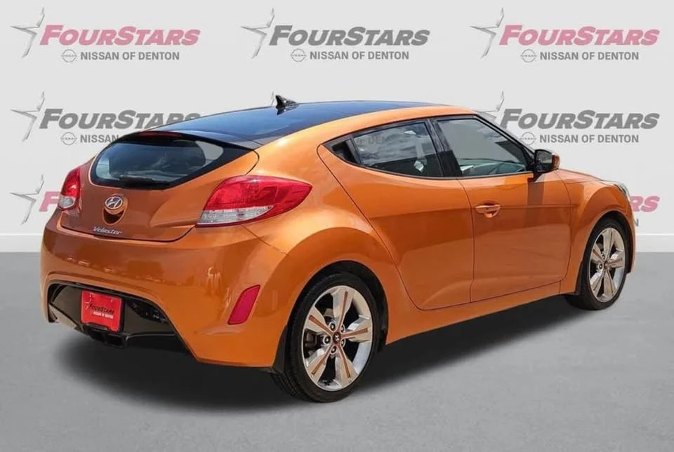 2017 Hyundai Veloster - Image 2 of 4