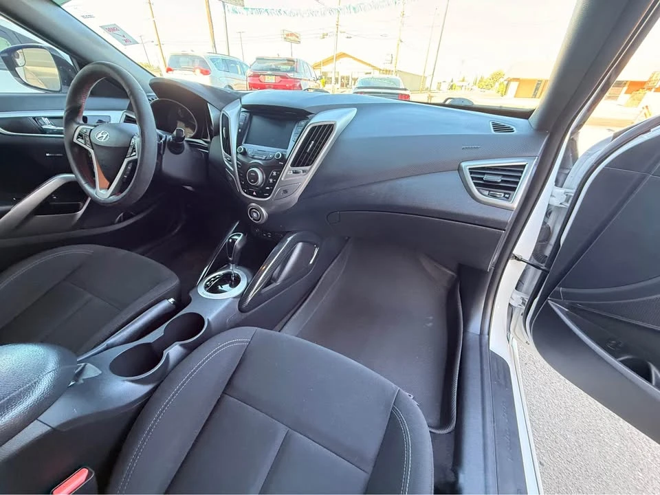 2017 Hyundai Veloster - Image 9 of 11