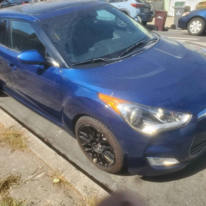 2017 Hyundai Veloster - Image 2 of 4