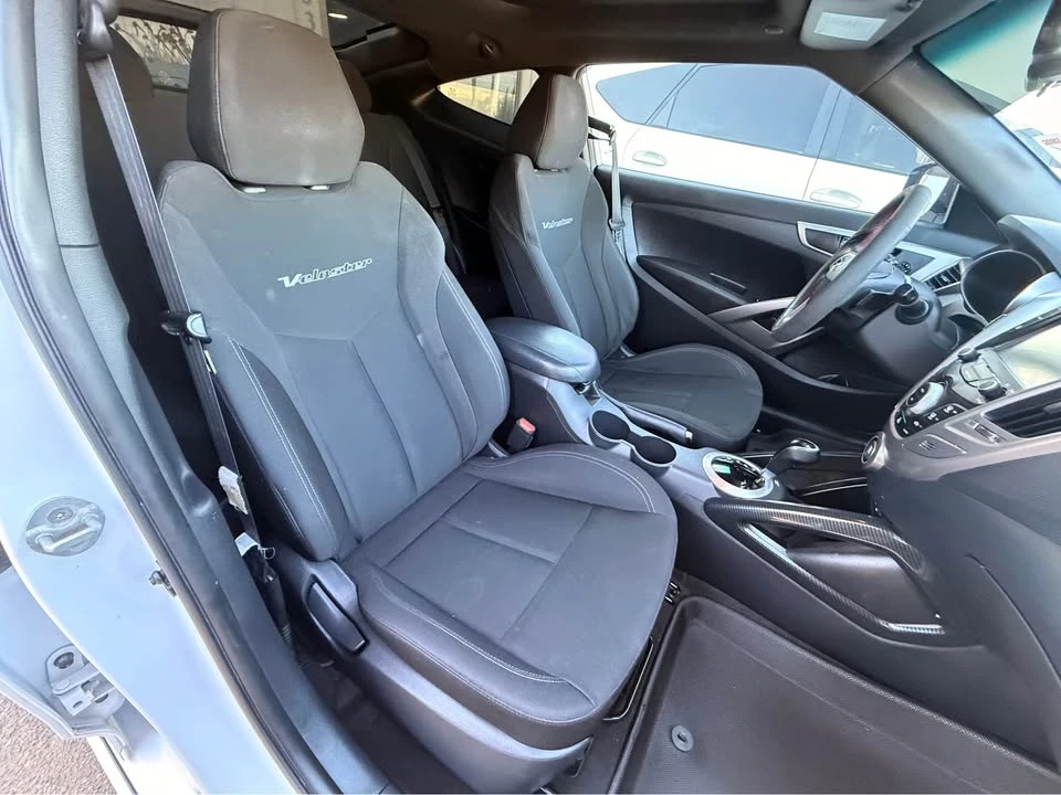 2017 Hyundai Veloster - Image 10 of 11