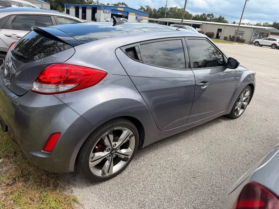 2017 Hyundai Veloster - Image 6 of 10